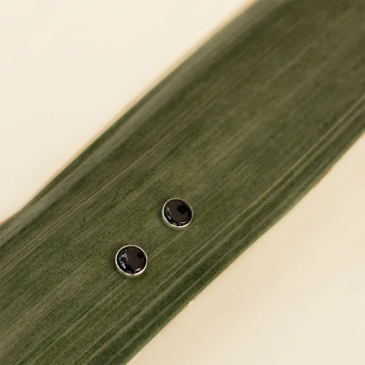 Onyx Stone Ear Studs (Round)