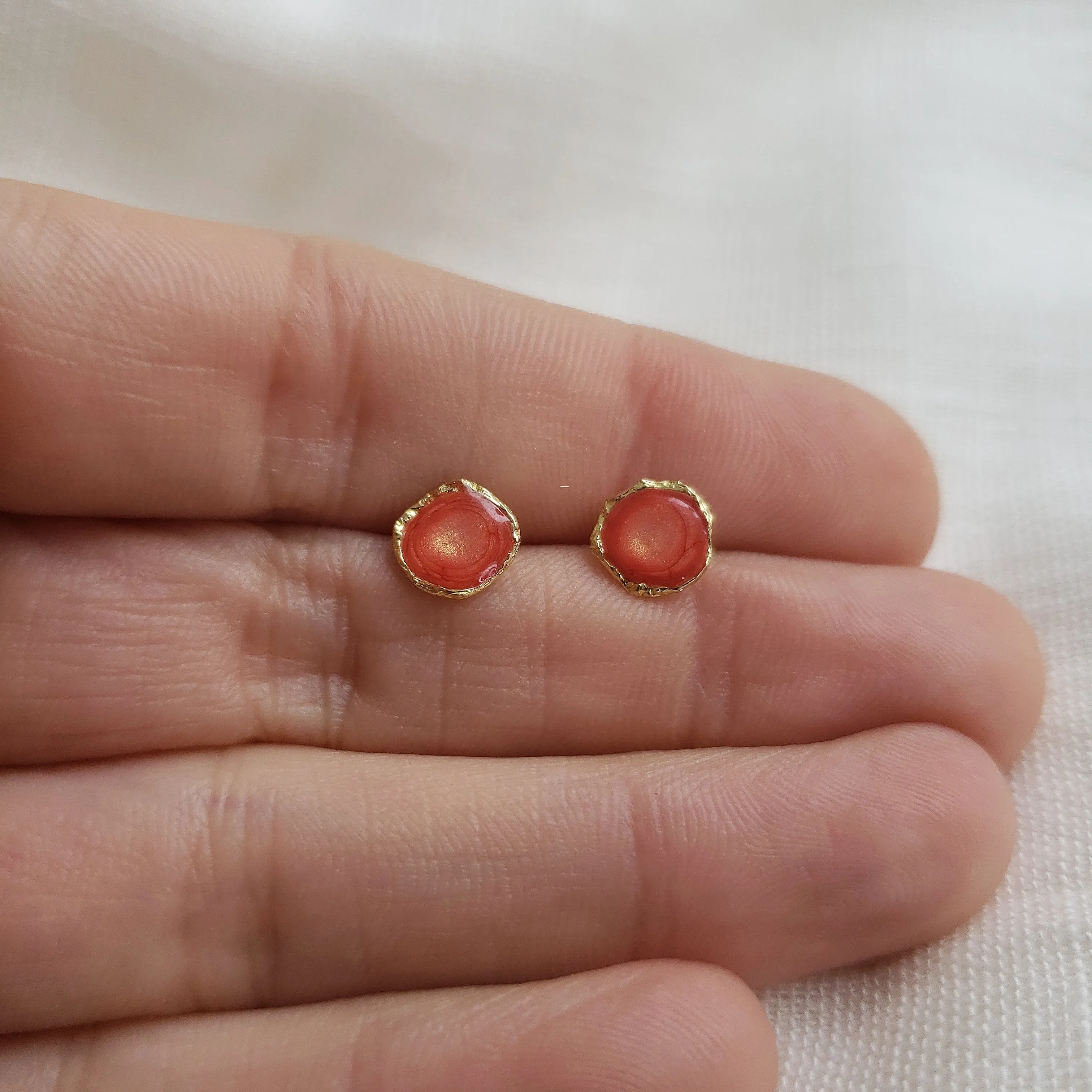 Reticulated Enamel Studs - Salmon