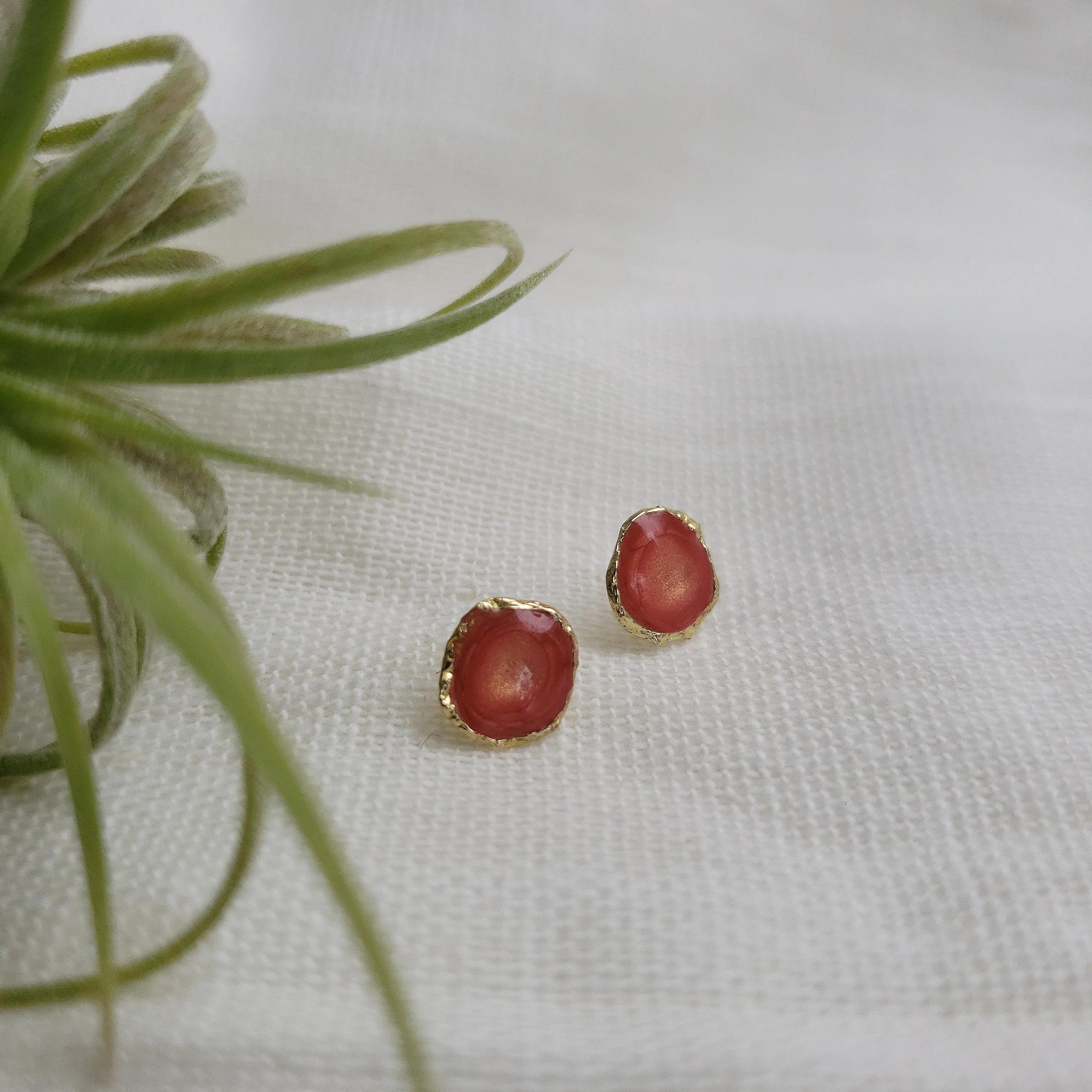 Reticulated Enamel Studs - Salmon