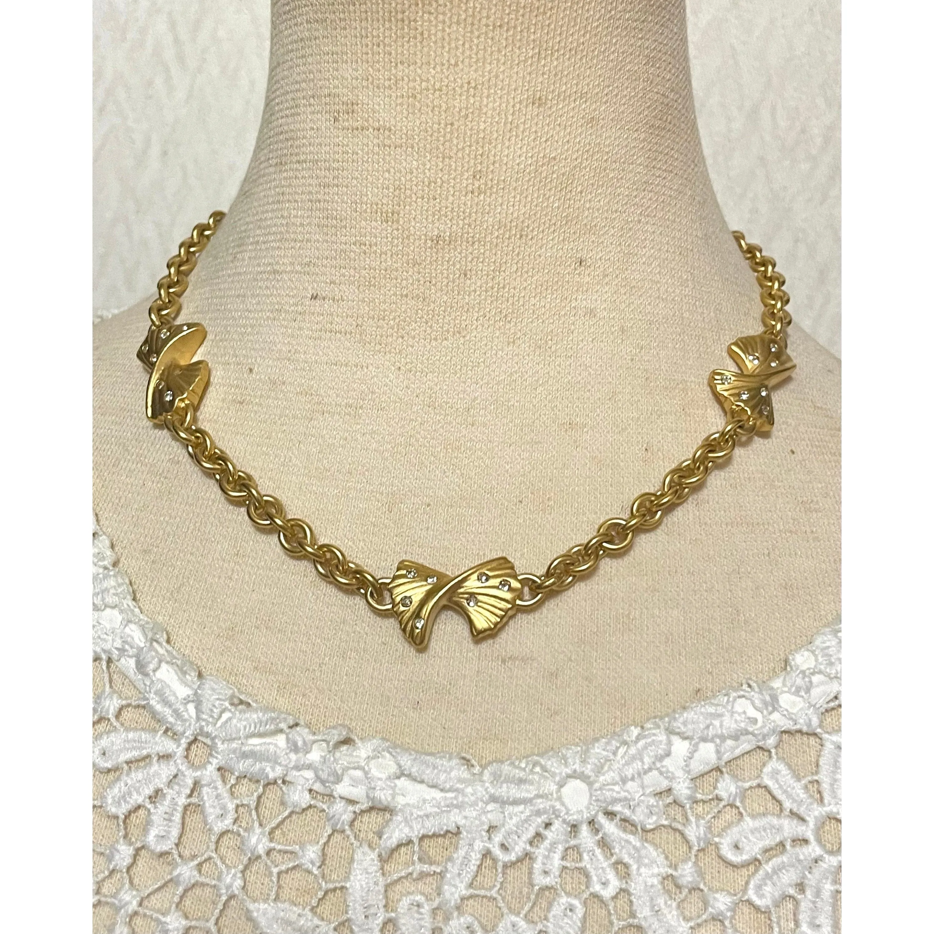 Vintage Nina Ricci golden chain necklace with ribbon bow and crystals. Perfect vintage jewelry. 060521ac6